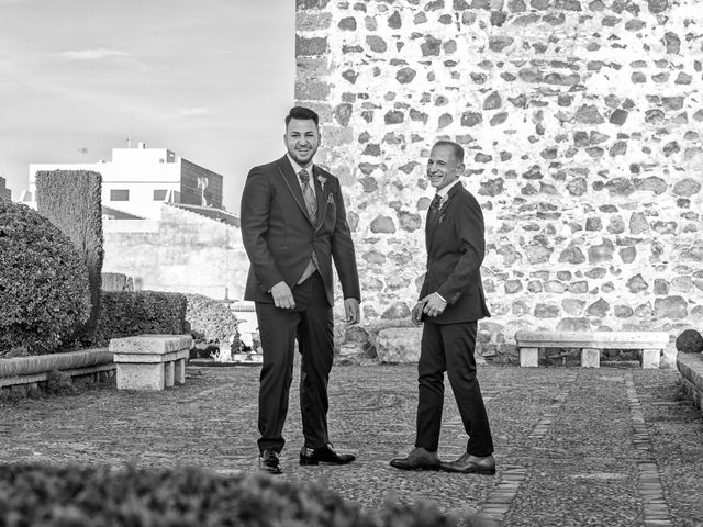 La boda de Angel y Oscar en Bolaños De Calatrava, Ciudad Real 15