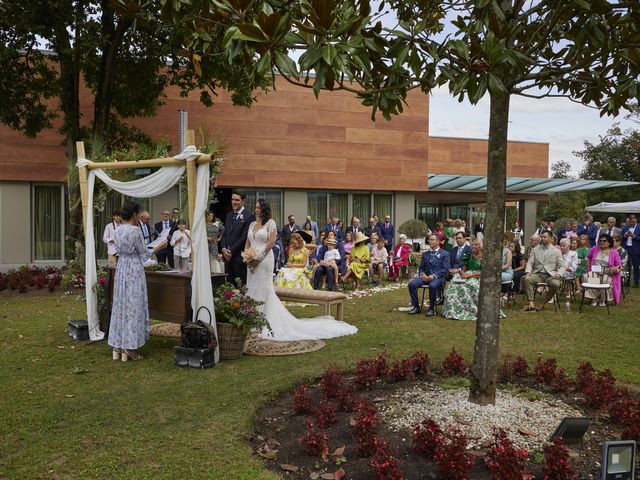 La boda de Cintia y Iván en La Manjoya, Asturias 36