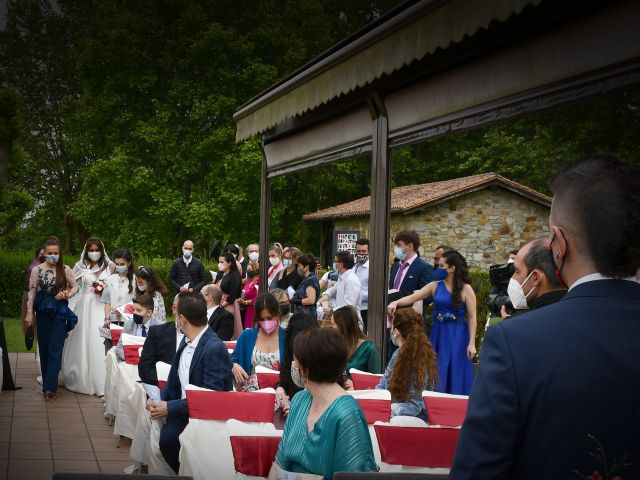 La boda de Iker y Carla en Sondika, Vizcaya 12