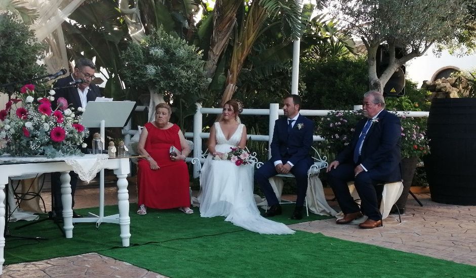 La boda de Jonathan y Laura  en Chiclana De La Frontera, Cádiz