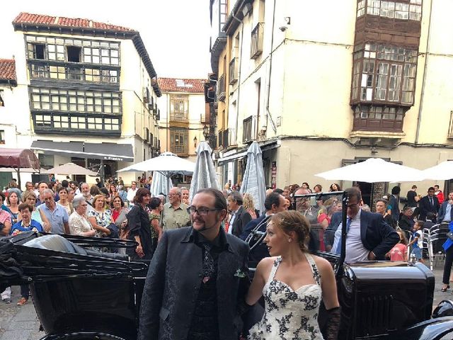 La boda de Gonzalo  y María  en León, León 1