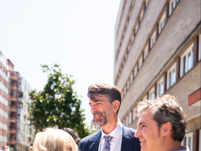 La boda de Javier y Mónica en Oviedo, Asturias 12