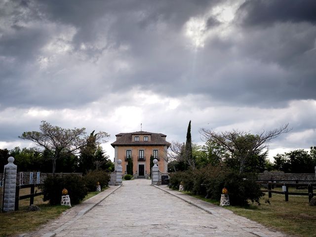 La boda de Víctor y Cecilia en Mangiron, Madrid 1