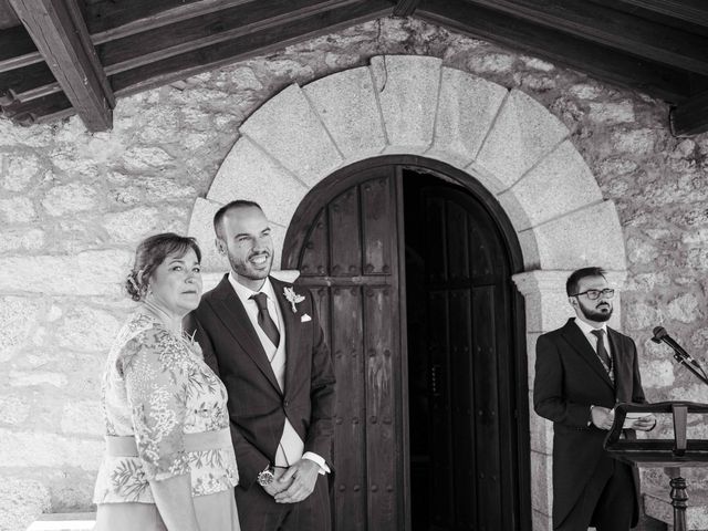 La boda de Iván y Cristina en Linares De Riofrio, Salamanca 40