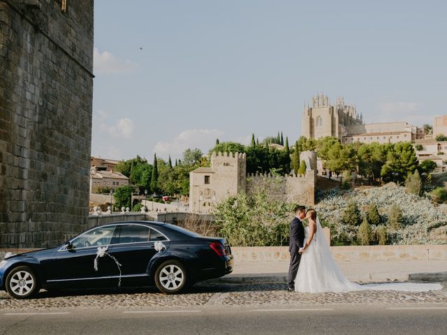 La boda de Cesar Loo y Lourdes González  en Toledo, Toledo 21