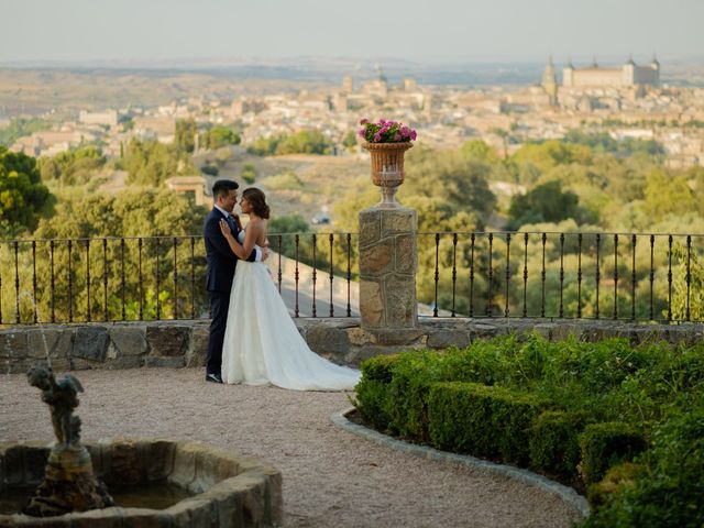 La boda de Cesar Loo y Lourdes González  en Toledo, Toledo 25