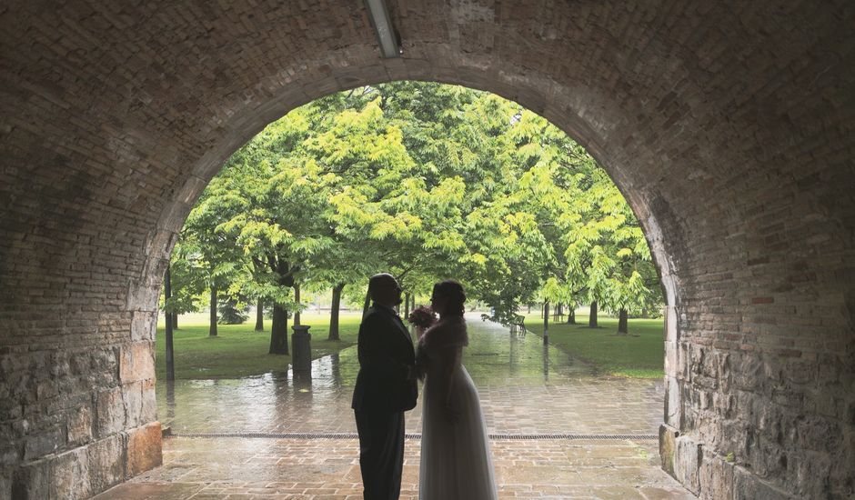 La boda de Mikel y Erika en Pamplona, Navarra
