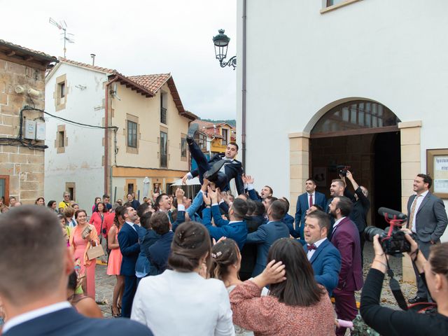 La boda de Diego y Maitane en Espinosa De Los Monteros, Burgos 27