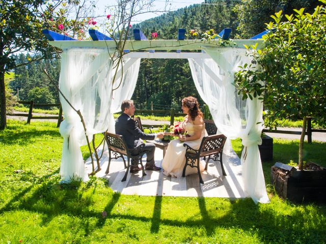 La boda de Amaia y Merino en Elgoibar, Guipúzcoa 129