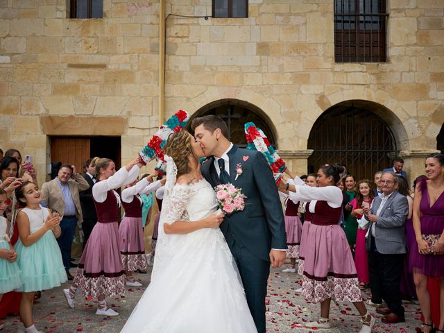 La boda de Alberto y Naiara en Vitoria-gasteiz, Álava 37