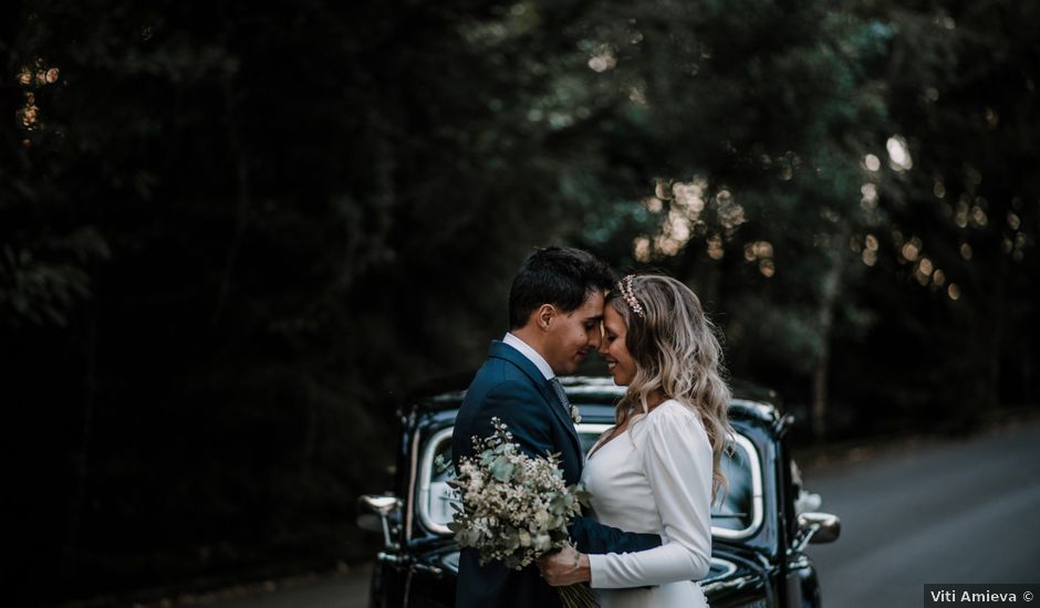 La boda de Juan y Tania en Oviedo, Asturias