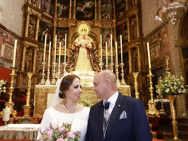 La boda de Mª Ángeles y Jose Miguel en Sevilla, Sevilla 17