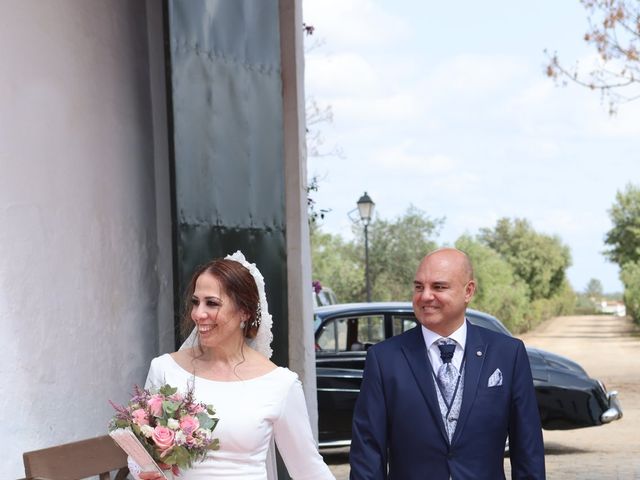 La boda de Mª Ángeles y Jose Miguel en Sevilla, Sevilla 24
