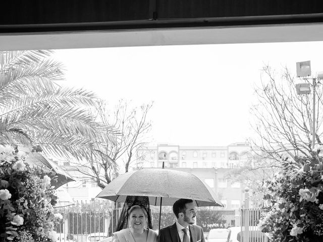 La boda de Carmen y Miguel en Alcala De Guadaira, Sevilla 17