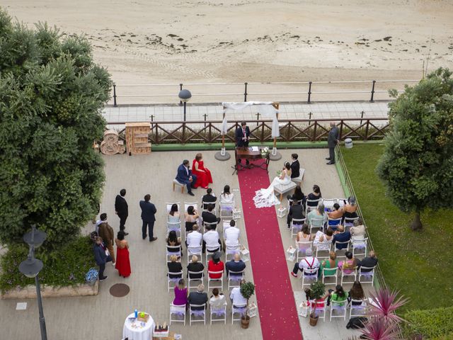 La boda de Iván y Estefania en Oleiros, A Coruña 22