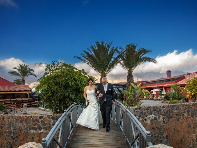La boda de Roberto y Gazmira en San Bartolome De Tirajana, Las Palmas 18