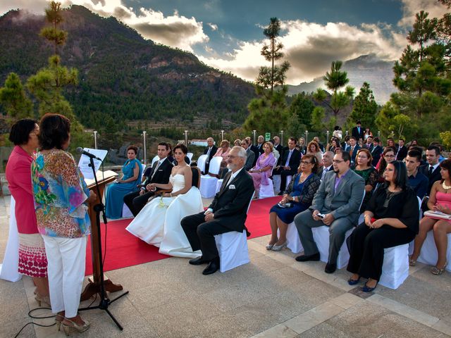 La boda de Roberto y Gazmira en San Bartolome De Tirajana, Las Palmas 24