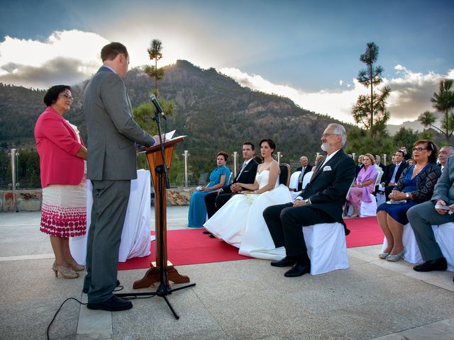 La boda de Roberto y Gazmira en San Bartolome De Tirajana, Las Palmas 30