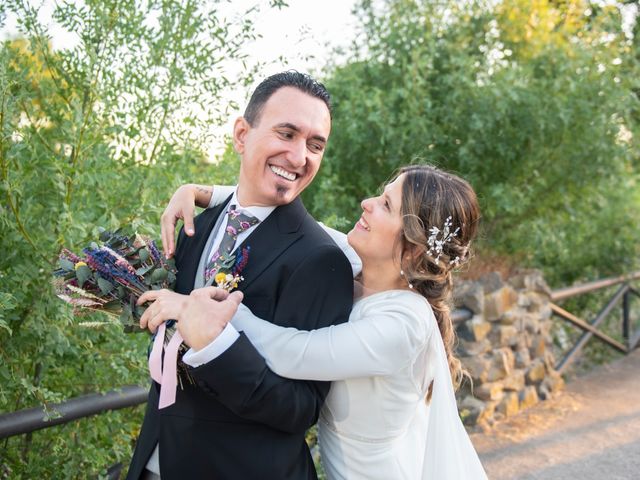 La boda de Ralo y María  en Badajoz, Badajoz 23