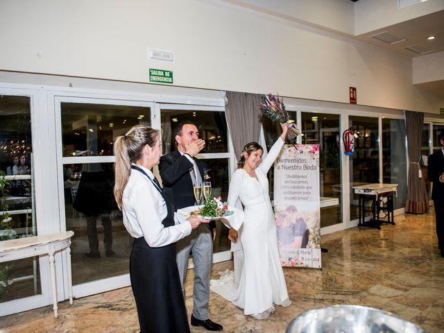 La boda de Ralo y María  en Badajoz, Badajoz 35
