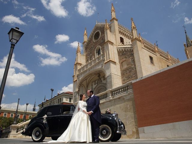 La boda de Víctor y María en Madrid, Madrid 35