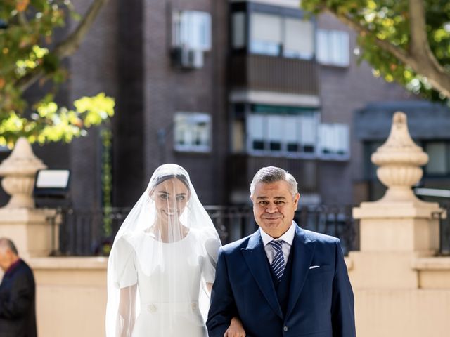 La boda de Adrián  y Marta en Madrid, Madrid 6