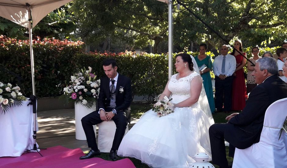 La boda de Javi  y Laura  en Santiago De Compostela, A Coruña