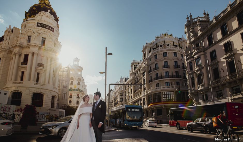 La boda de Alejandro y Anna en Madrid, Madrid