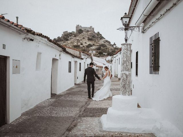 La boda de David y Almudena en Burguillos Del Cerro, Badajoz 6