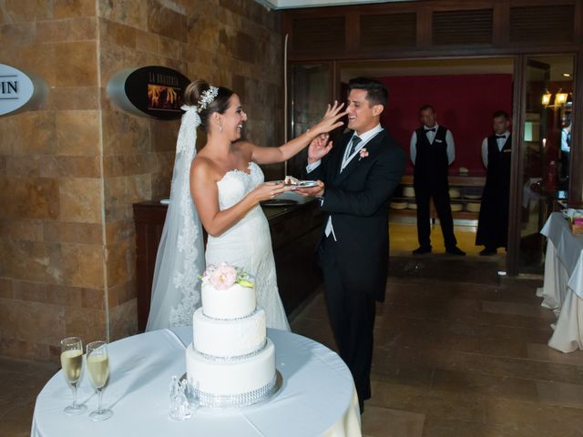 La boda de Antonio y Laura en Marbella, Málaga 36
