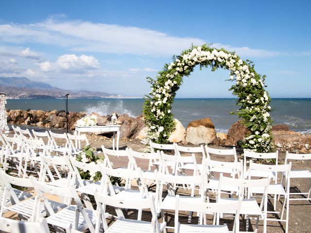 La boda de Eduardo y Carolina en Torre Del Mar, Málaga 12