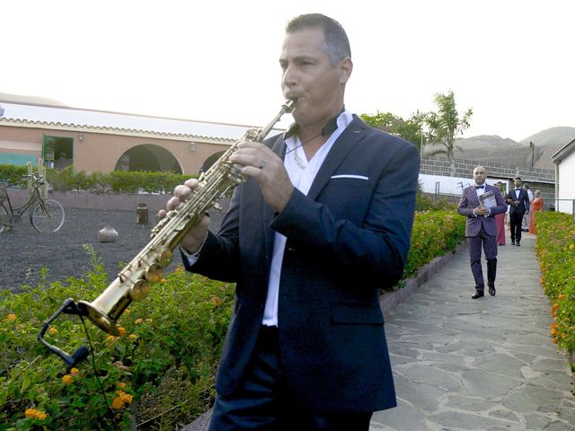 La boda de Joaquin y Cruz en Telde, Las Palmas 16