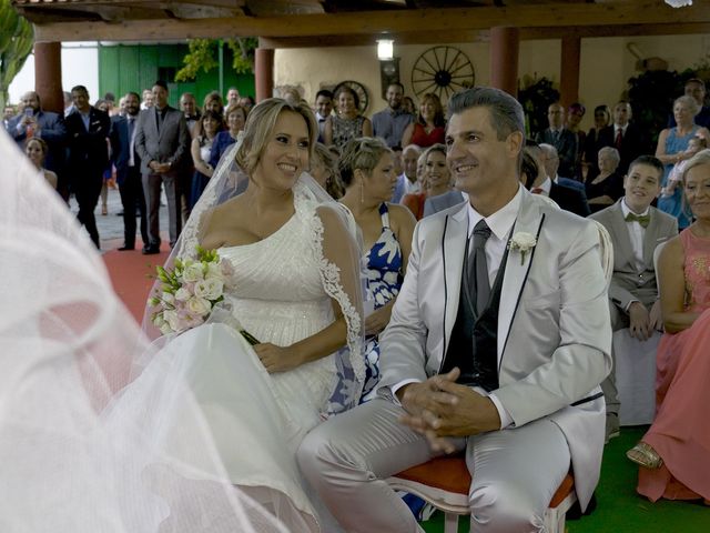 La boda de Joaquin y Cruz en Telde, Las Palmas 40