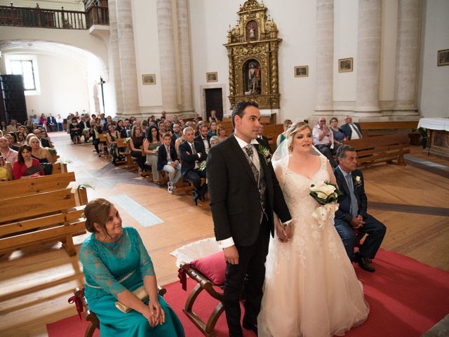 La boda de Rubén y Tania en Valoria La Buena, Valladolid 16