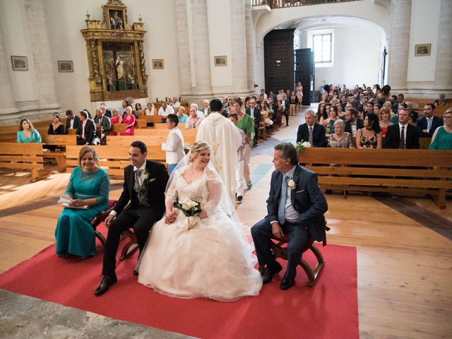 La boda de Rubén y Tania en Valoria La Buena, Valladolid 25