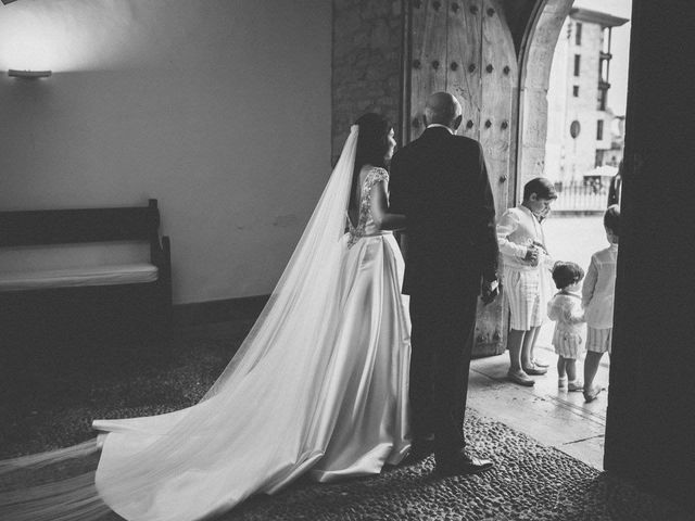 La boda de Tony y Lucía en Oviedo, Asturias 19