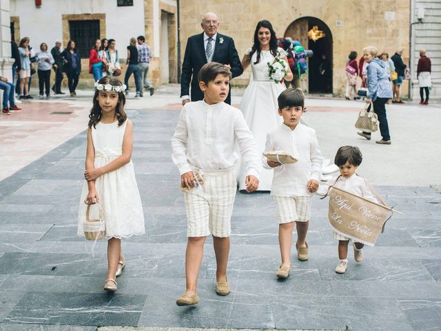 La boda de Tony y Lucía en Oviedo, Asturias 22