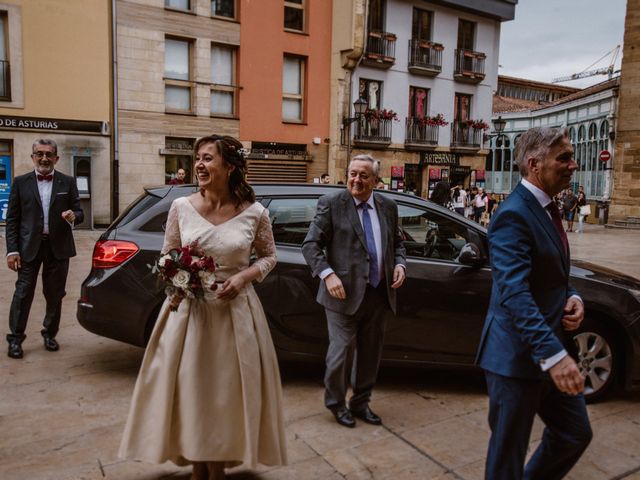 La boda de Dani y Adela en Oviedo, Asturias 32