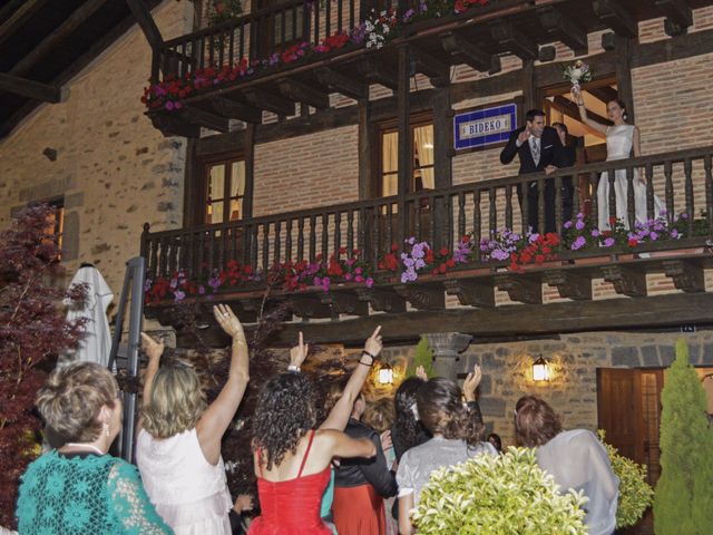 La boda de Jon y Sandra en Lezama, Vizcaya 43