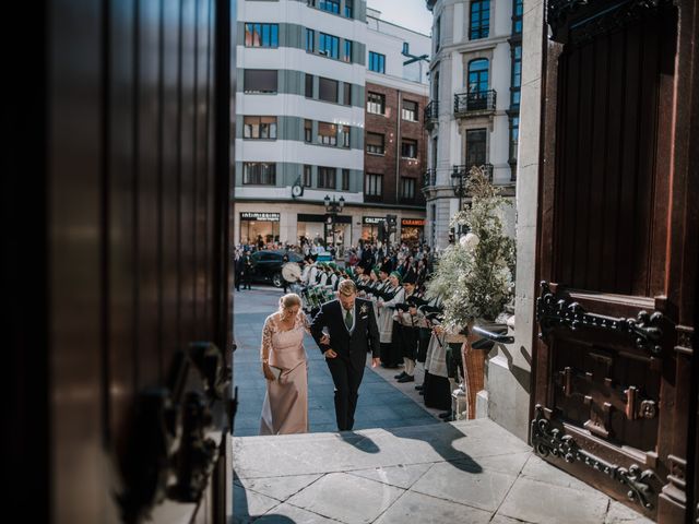 La boda de Diego y Paula en Oviedo, Asturias 6