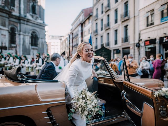 La boda de Diego y Paula en Oviedo, Asturias 1