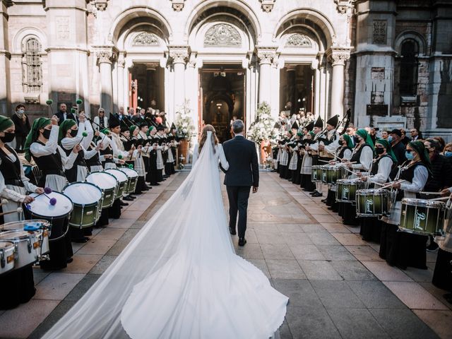 La boda de Diego y Paula en Oviedo, Asturias 2