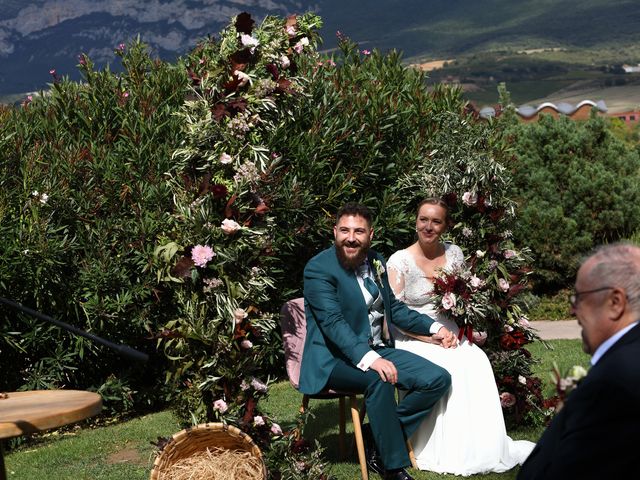 La boda de Carlos y Ioana en Laguardia, Álava 25