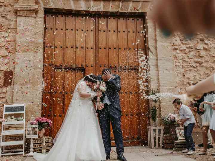 Boda en Ciudad Real con pétalos de Rosa