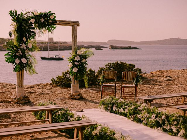 La boda de Diego y Claudia en Sant Antoni De Portmany, Islas Baleares 1