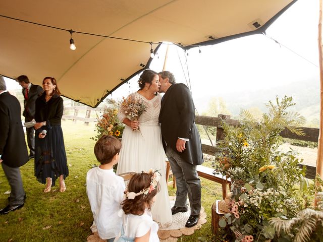 La boda de Fernando y Sara en Traslaviña, Vizcaya 1