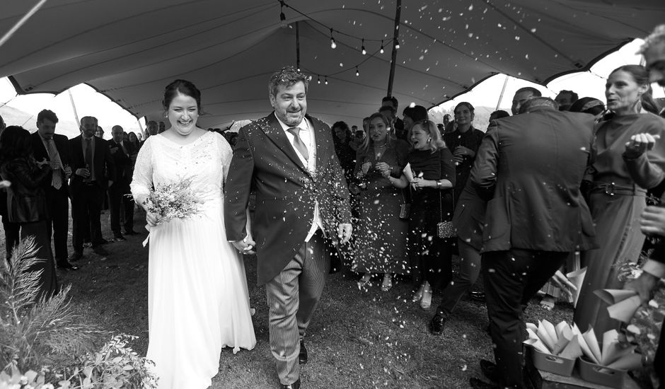 La boda de Fernando y Sara en Traslaviña, Vizcaya
