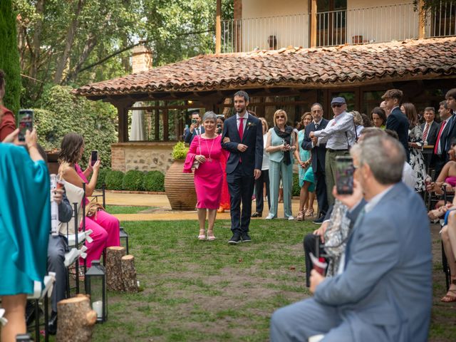 La boda de Carlos y Marta en León, León 18