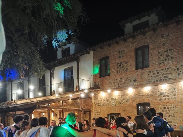 La boda de Carlos y Marta en León, León 25