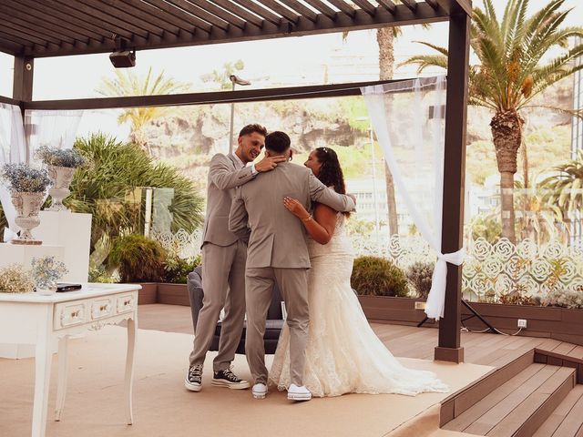 La boda de Alexander y Mariajo en Puerto De La Cruz, Santa Cruz de Tenerife 23